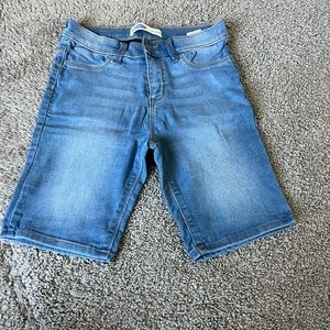 Old navy shorts, says size 16 but it’s a kids, fits like a size 4